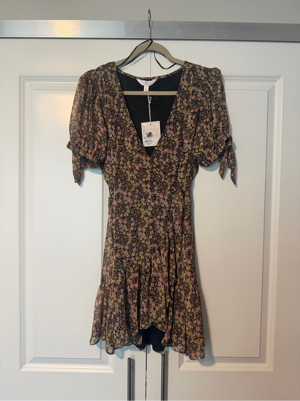 LC Lauren Conrad Black Floral V-Neck Puff Sleeve Dress